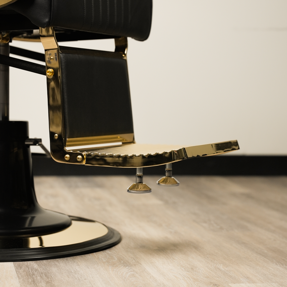 Amiri Barber Chair