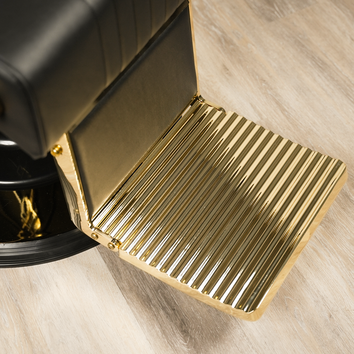 Amiri Barber Chair