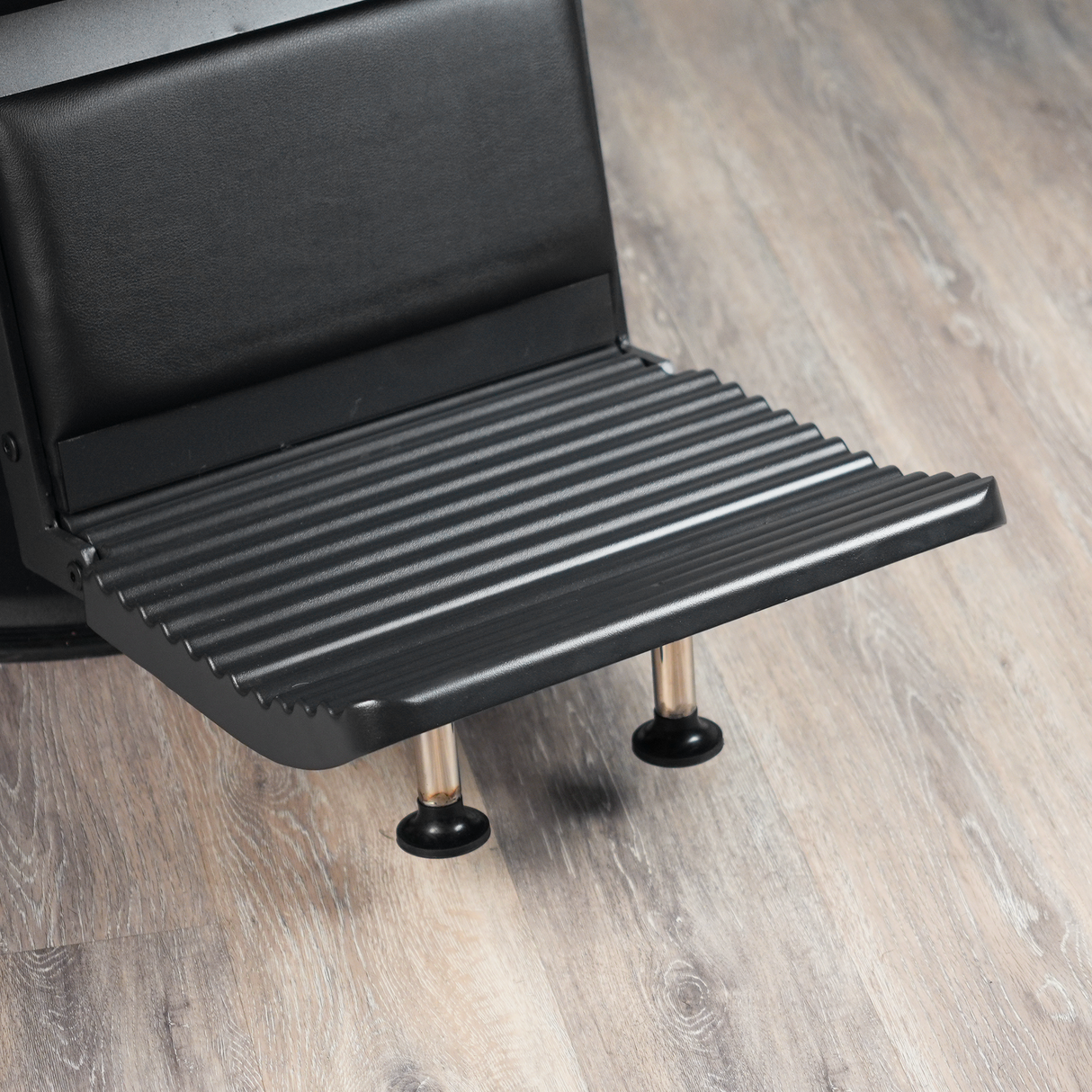 Cedrus Barber Chair - Black