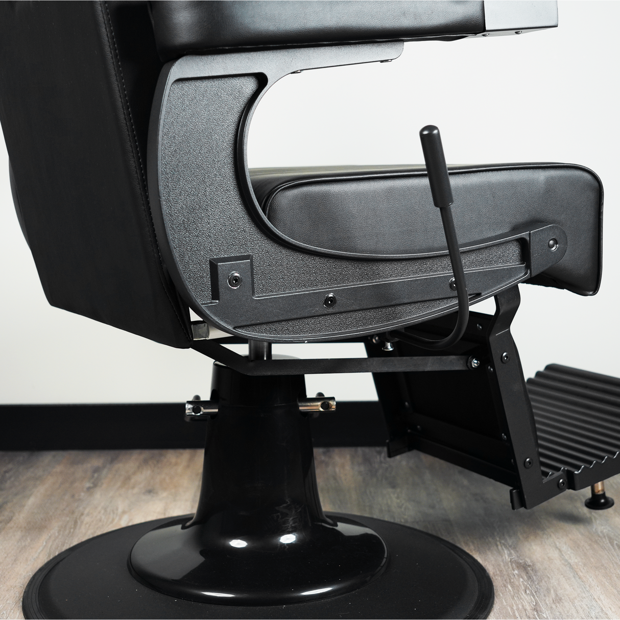 Cedrus Barber Chair - Black