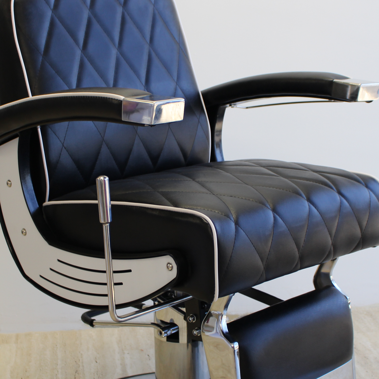 Bursa Barber Chair - Premium Black