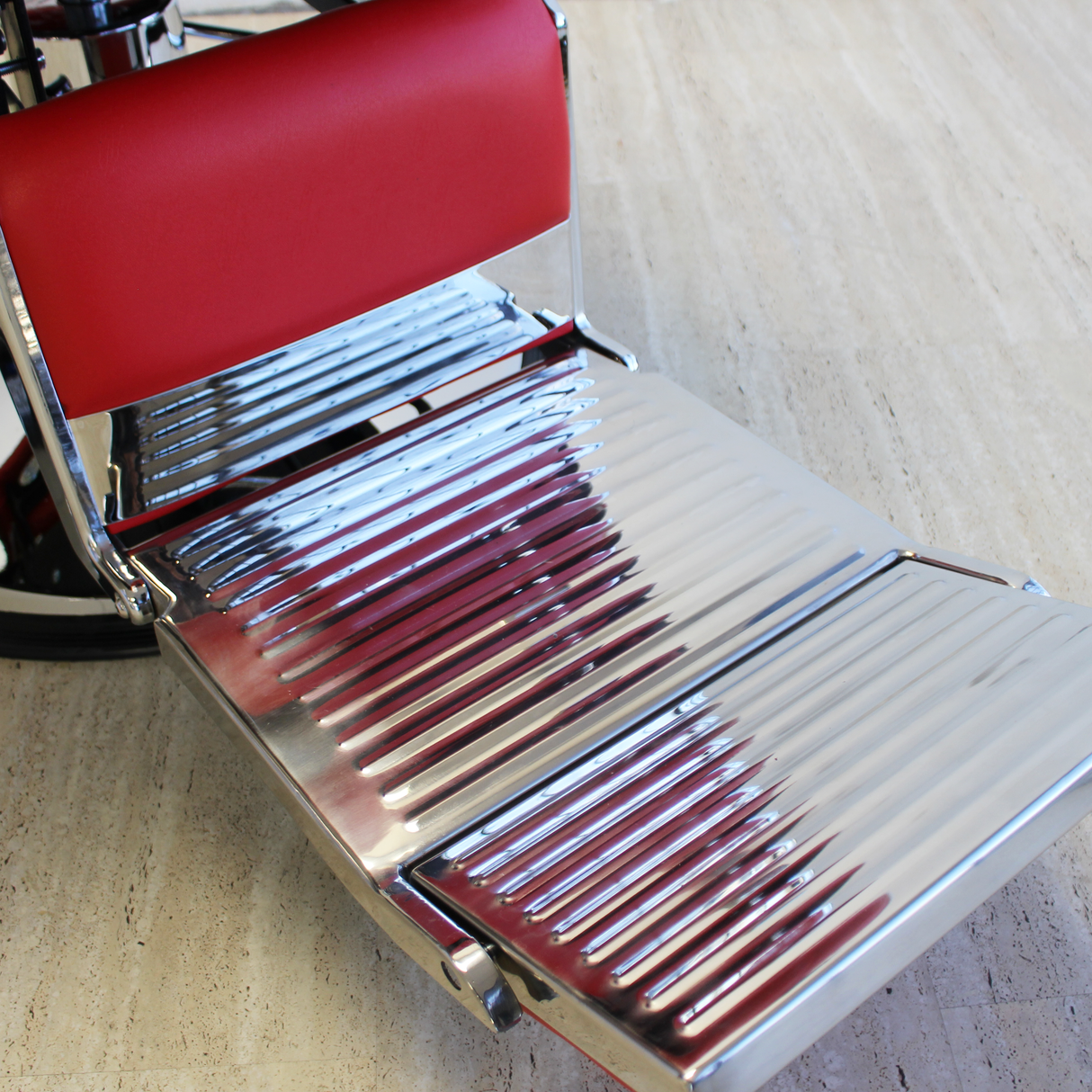 Bursa Barber Chair - Cardinal Red