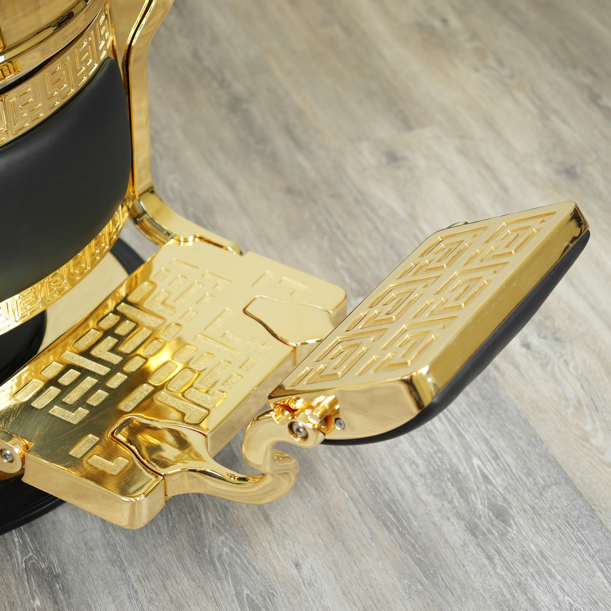 Luxor Barber Chair Gold