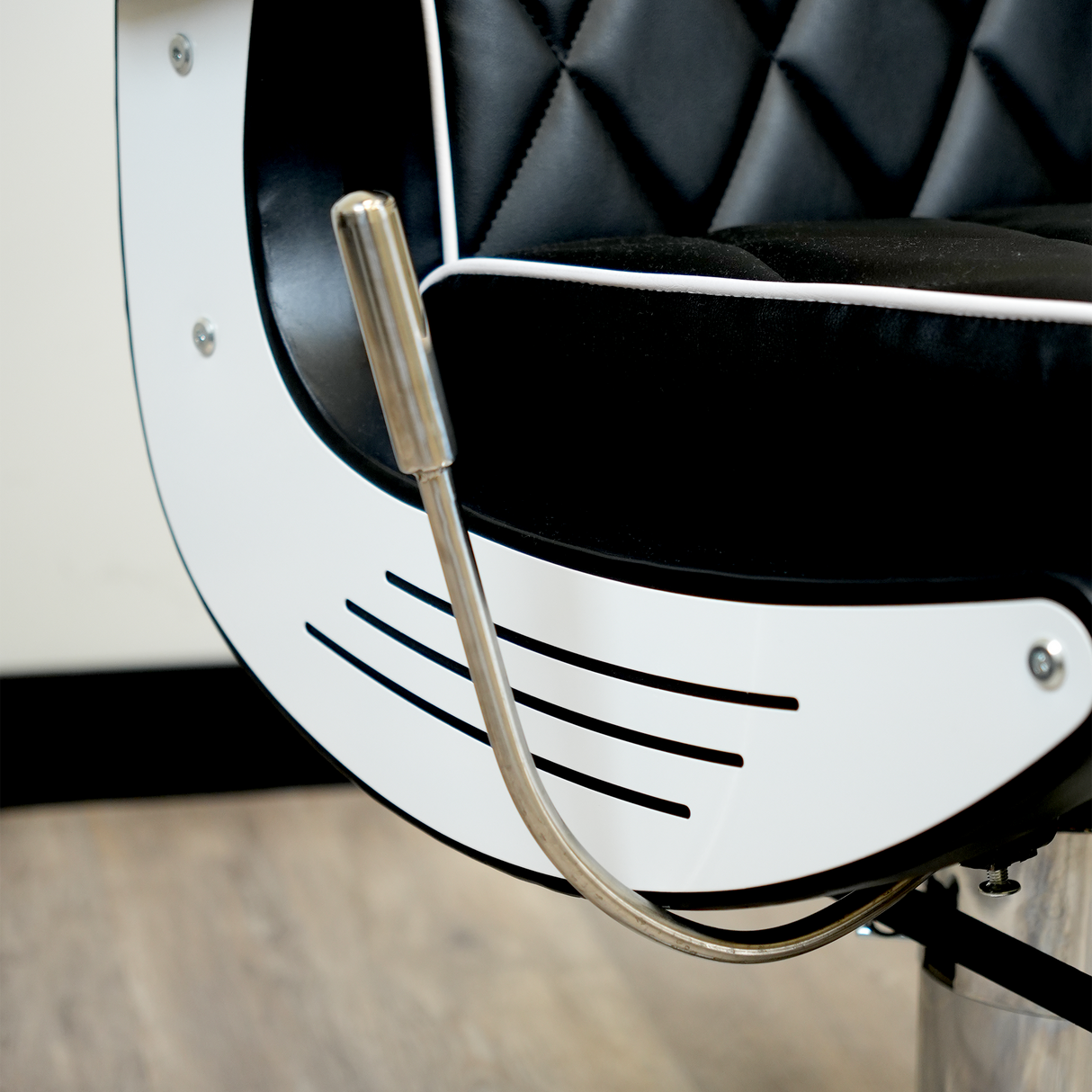 Bursa 2.0 Barber Chair - Premium Black