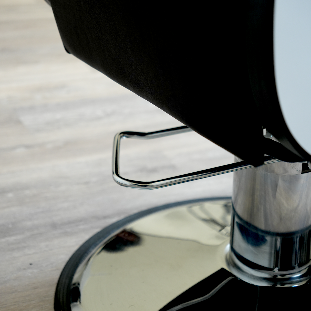 Bursa 2.0 Barber Chair - Premium Black