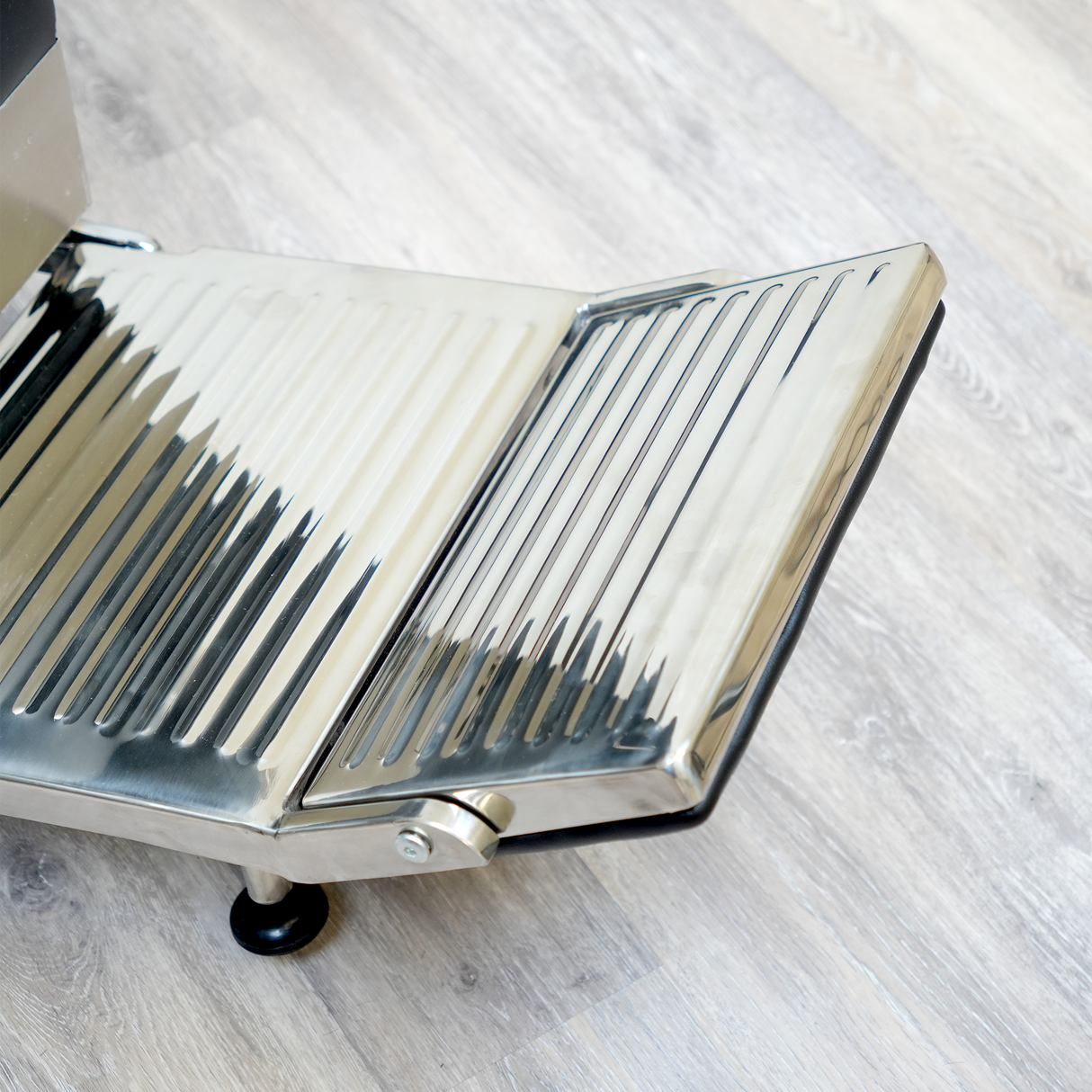 Bursa 2.0 Barber Chair - Premium Black