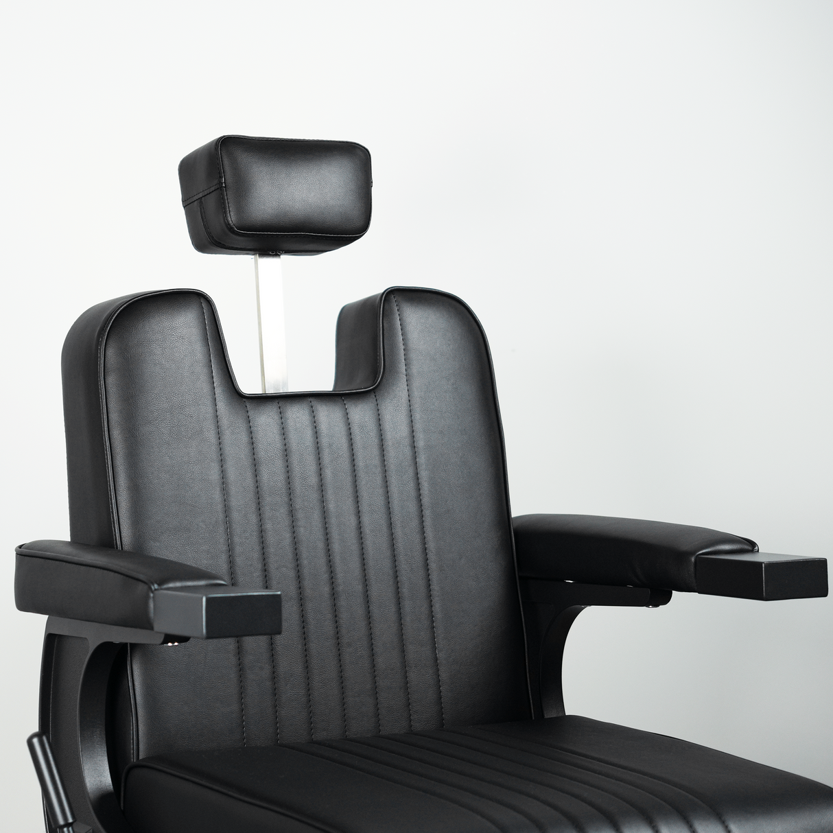 Cedrus Barber Chair - Black