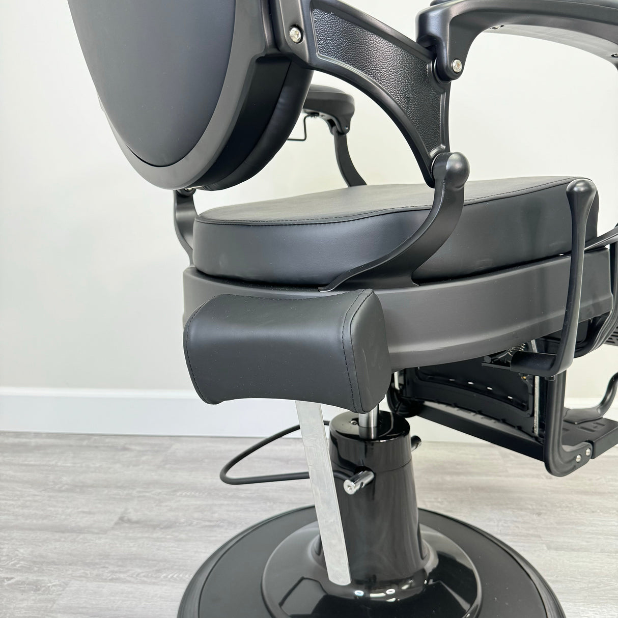 Sultan Barber Chair - Black