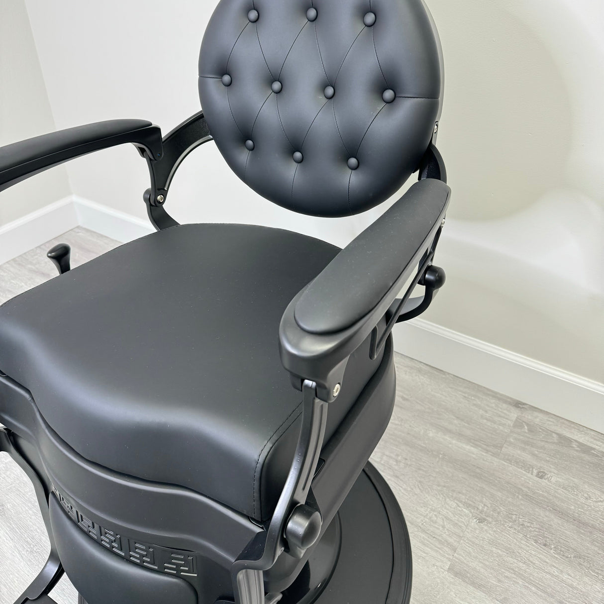 Sultan Barber Chair - Black